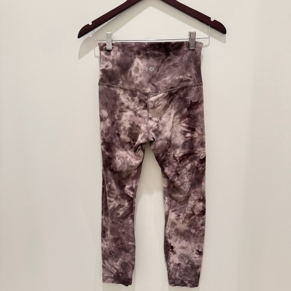 Lululemon Align High Rise Crop Leggings in Diamond Dye Mink Bery 23”
Size 6 - Picture 6 of 11